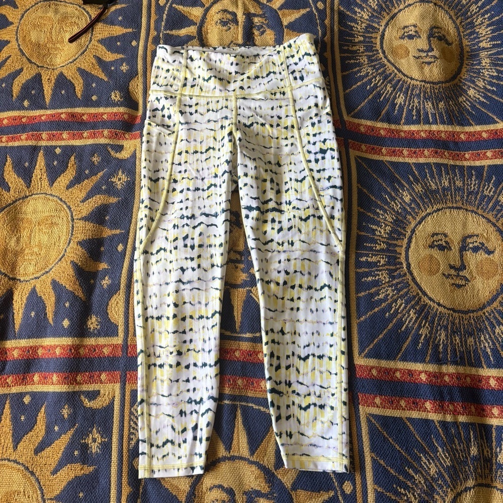 Gap Fit Compression Capris Pants For Women Color Tie Dye White/Blue Size S